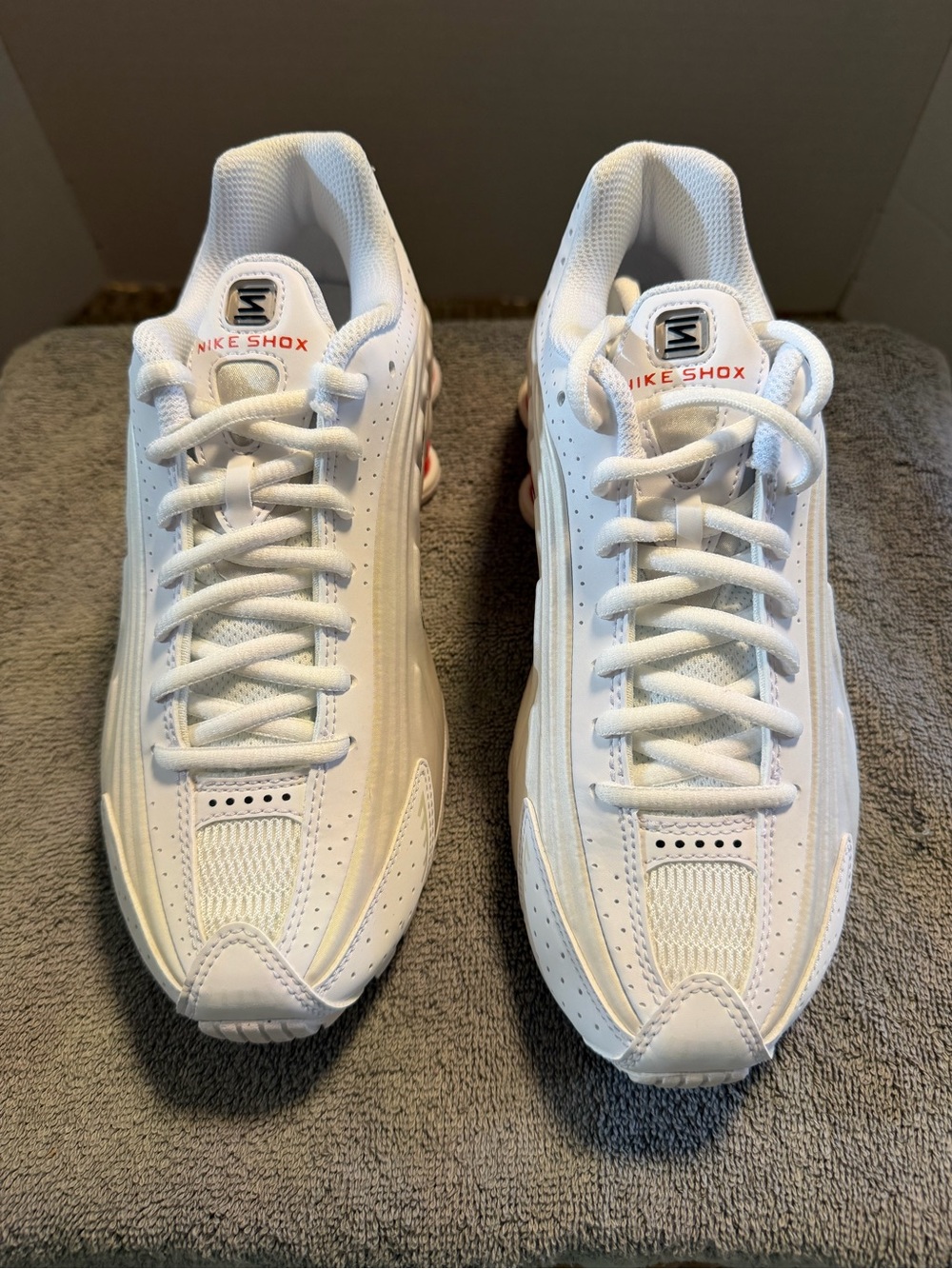Synthetic Leather & Mesh Size 4.5Y NWOT Nike Shox R4 Sneakers